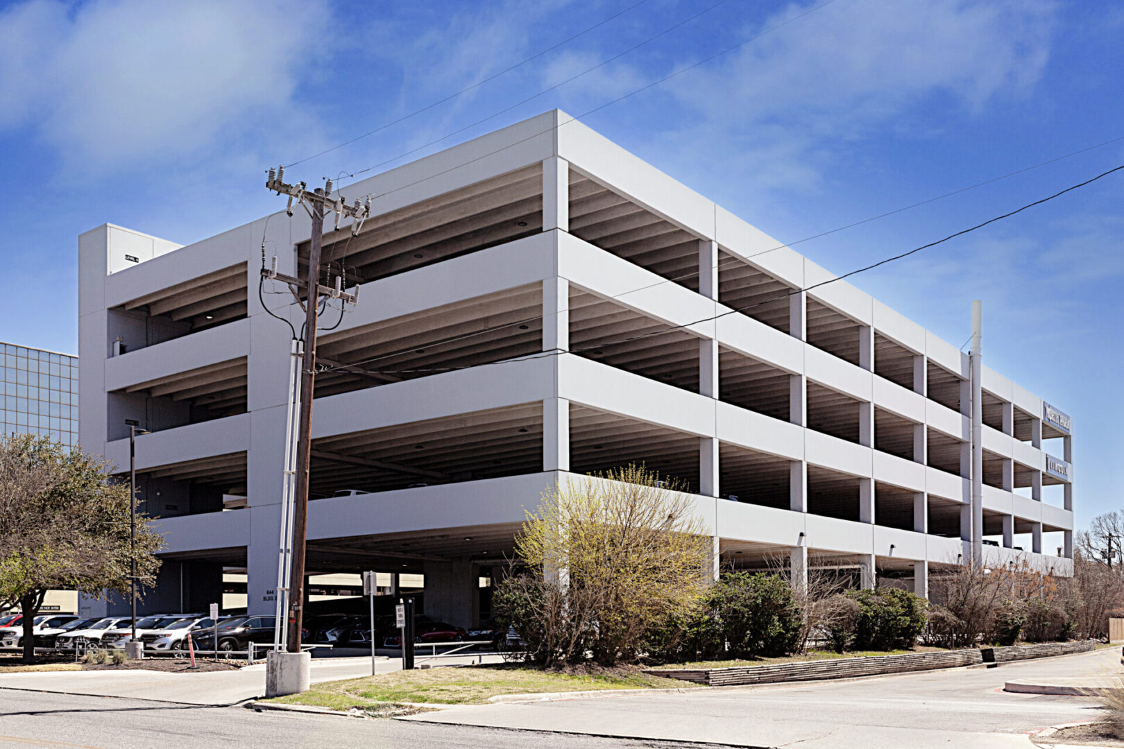 A large parking garage with cars parked in it.